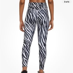 Nike Leggings Size Small EUC High Rise 7/8 Animal Print